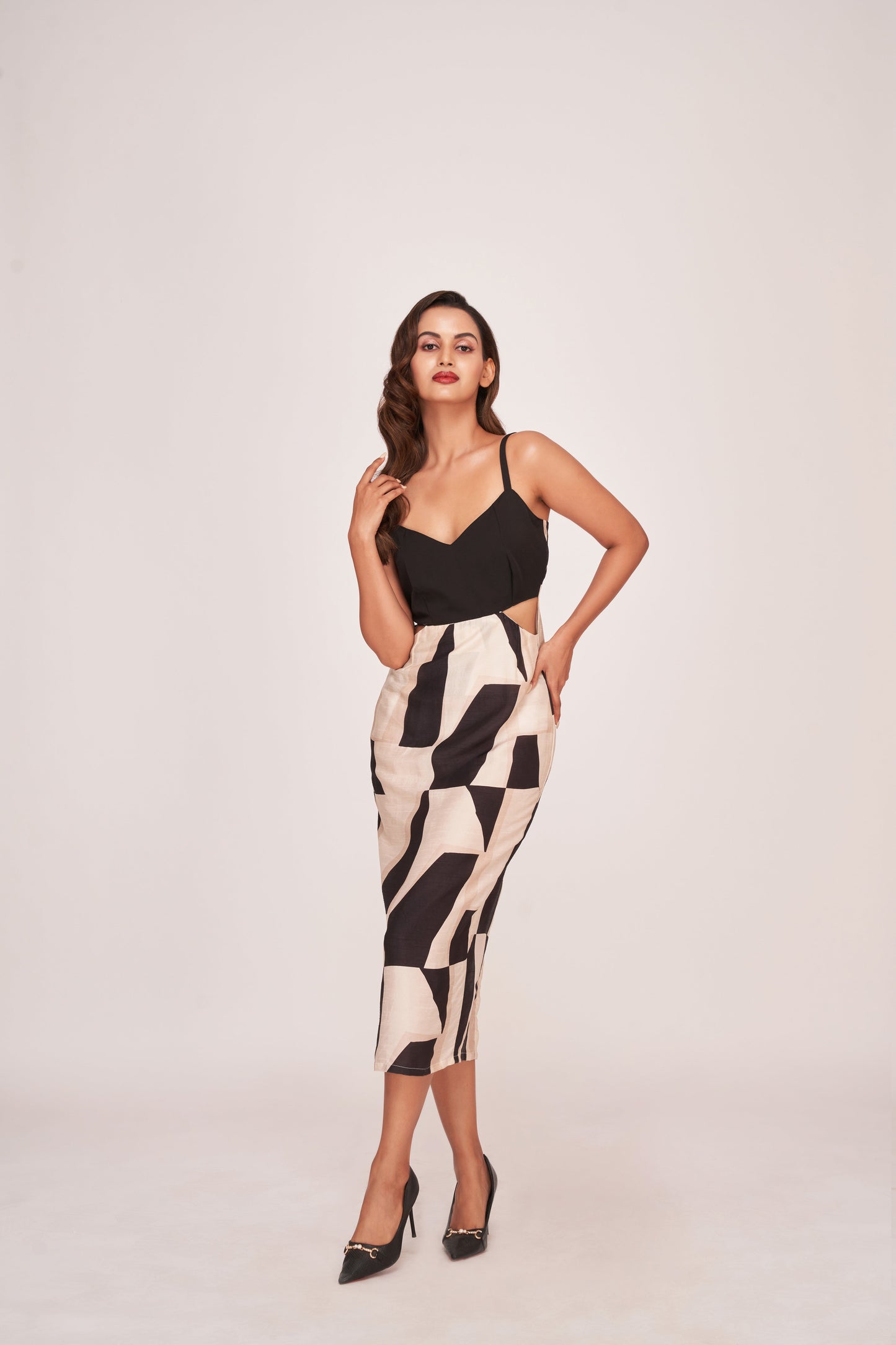 Abstract print silk midi dress with side cut-outs, suitable for glamorous parties and stylish brunches