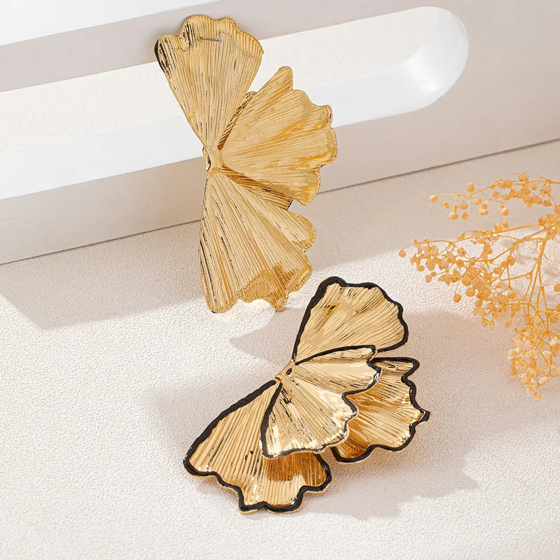 Leaf Petal Stud Earrings – Gold