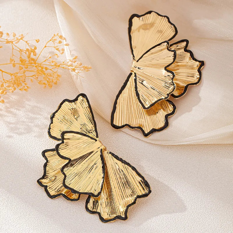 Leaf Petal Stud Earrings – Gold