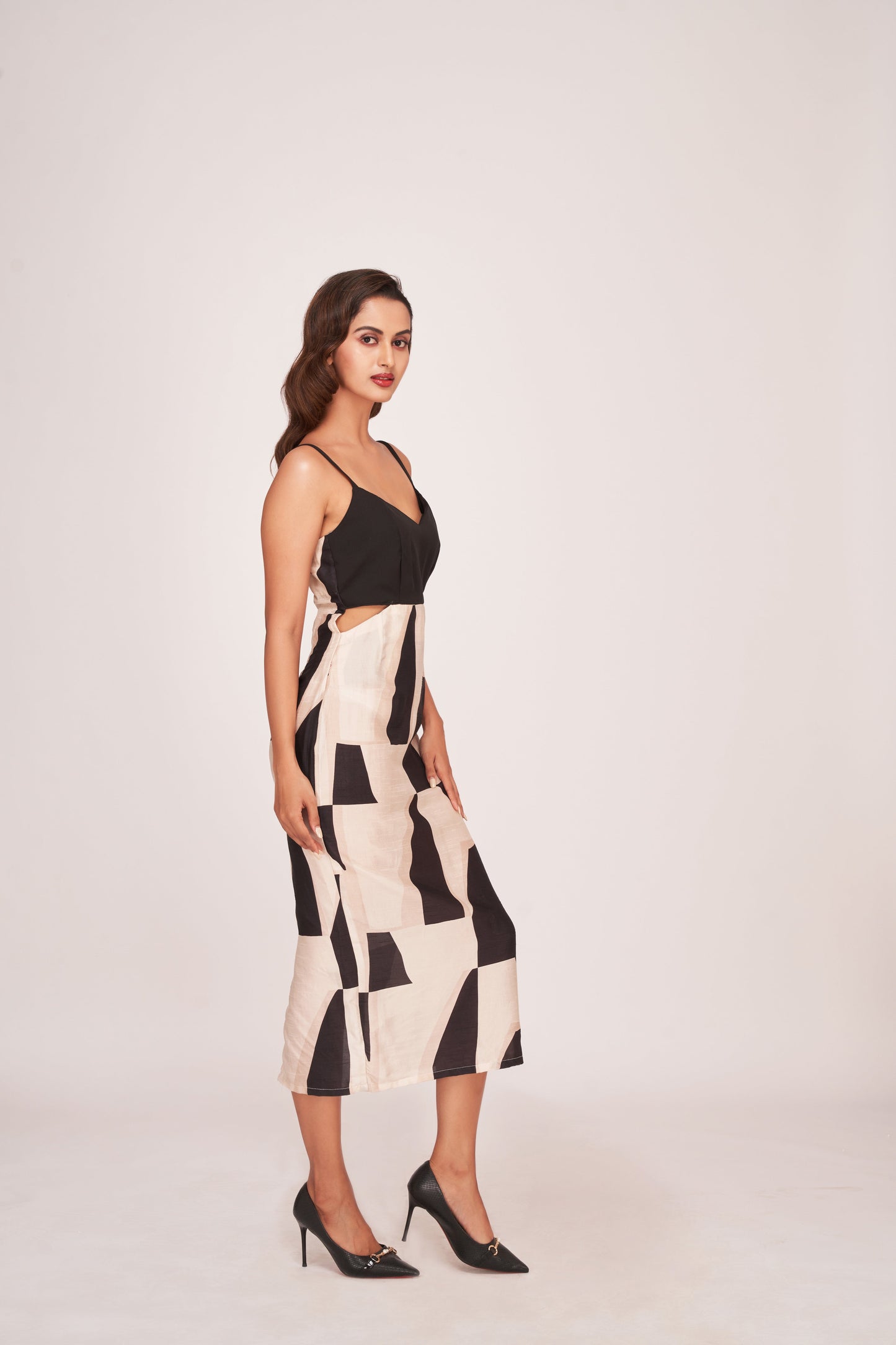 Sleeveless silk midi dress with pleated detailing, ideal for travel, social gatherings, and chic day events